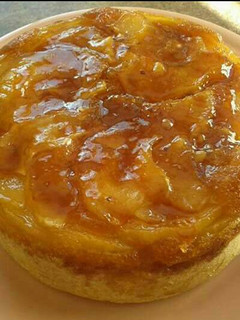 Una foto de Torta de manzanas invertida