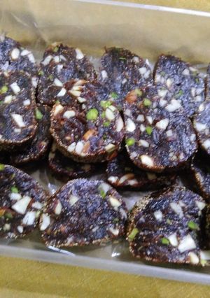 A picture of Dry fruit rolls.