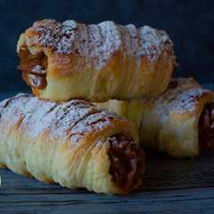 A picture of Cañoncitos de dulce de leche.