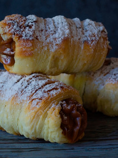 Una foto de Cañoncitos de dulce de leche