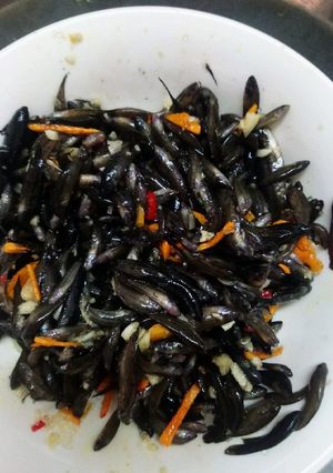 Hình của món Cá lia thia kho khô.