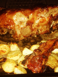 Una foto de Cordero asado con patatas