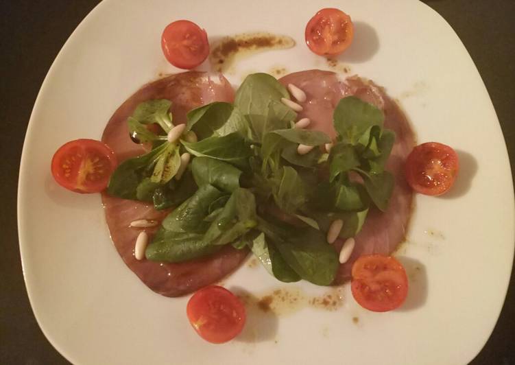 Smoked tuna carpaccio salad