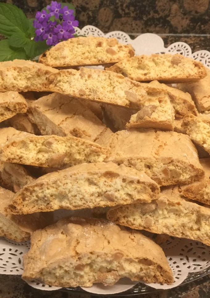 Una foto de Galletas crujientes de almendras (Cantuccini)
