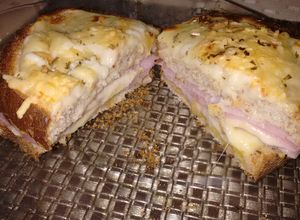 Una foto de Sándwich croque monsieur