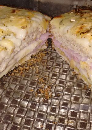 Una foto de Sándwich croque monsieur