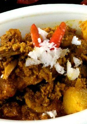 A picture of Chicken with coconut.
