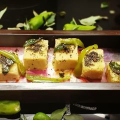 A picture of Khaman Dhokla.