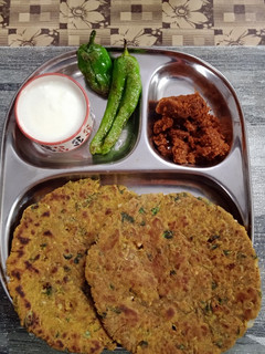 મેથીના ઢેબરા (Methi Dhebra Recipe In Gujarati) રેસીપી મુખ્ય ફોટો