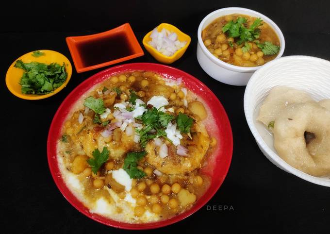 Steps to Prepare Homemade Dahi Bara with ghugni Dum Aloo