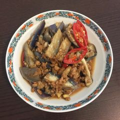 A picture of Steam eggplant with stir fry minced meat.