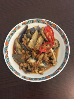 A picture of Steam eggplant with stir fry minced meat.
