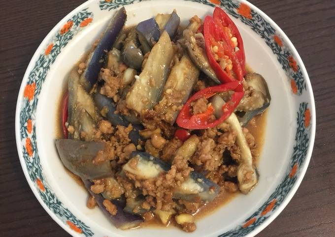 Steam eggplant with stir fry minced meat