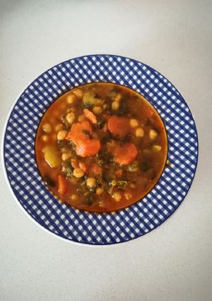 Una foto de Potaje de garbanzos y espinacas (Olla Gm g)