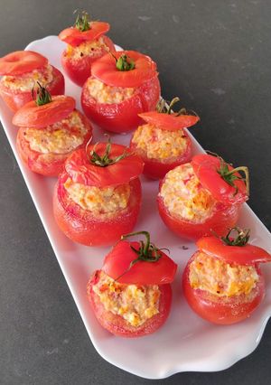 Une photo de Tomates farcies feta/jambon de poulet fumé