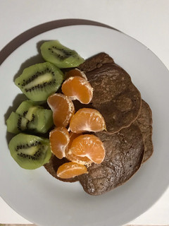 Una foto de ⁝ ༘ ⃗ Panqueques de chocolate con "avena" :・゚