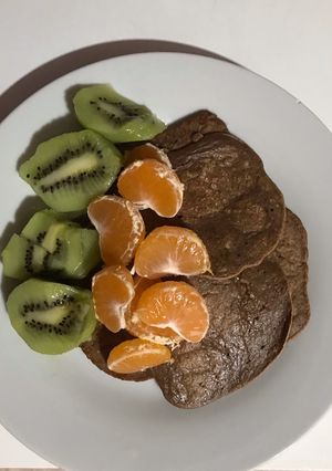 Una foto de ⁝ ༘ ⃗ Panqueques de chocolate con "avena" :･ﾟ