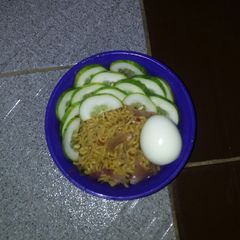 A picture of Indomie jollof.