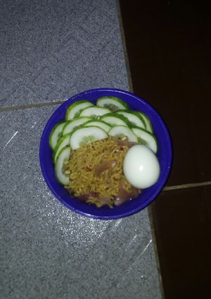 A picture of Indomie jollof.