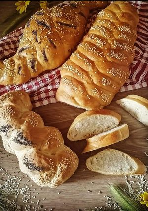 Foto di Pane intrecciato con semi di papavero e semi di sesamo