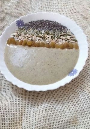 A picture of Kiwi smoothie bowl.