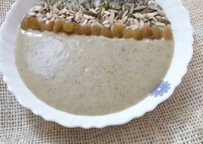 Kiwi smoothie bowl