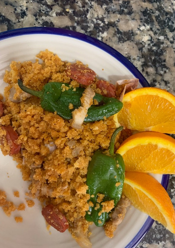 Una foto de Migas con olla gm