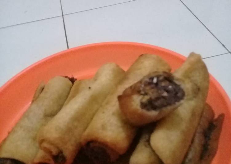 Pisang coklat gulung