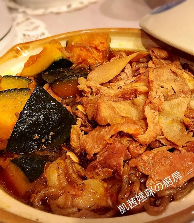 A picture of Braised Pork Belly with Kabocha Squash.