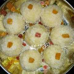 A picture of Instant coconut laddus.