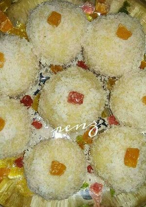 A picture of Instant coconut laddus.
