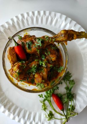 ধনেপাতা দিয়ে চিকেন (dhonepata diye chicken recipe in bengali) রেসিপির প্রধান ছবি
