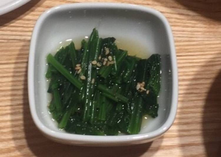 Boiled spinach with seasonings