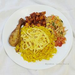 A picture of Yellow/Turmeric Rice in Rice Cooker.