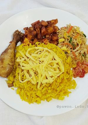 A picture of Yellow/Turmeric Rice in Rice Cooker.
