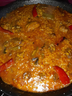 Una foto de Paella de magra y costilla