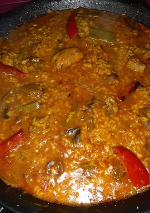 Una foto de Paella de magra y costilla