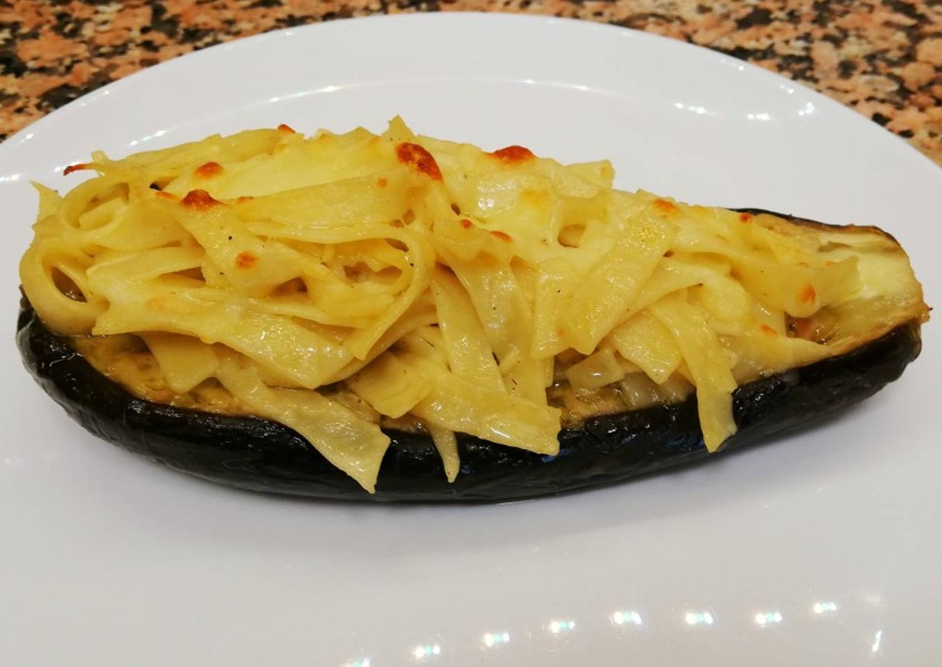 Berenjenas rellenas de atún y queso con pasta al cacio e pepe