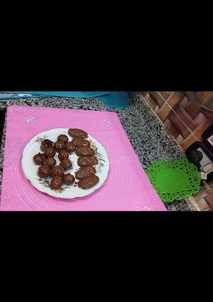 صورة لوصفة كرات الجوز الهند بالبسكوت والشوكولاته 🍫😋