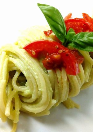 Foto di Salsa avocado con pomodorini e paprika