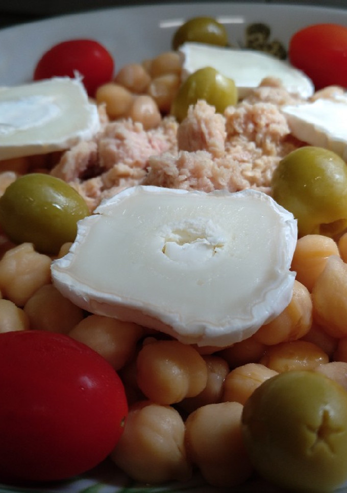 Una foto de Ensalada fresca de garbanzos