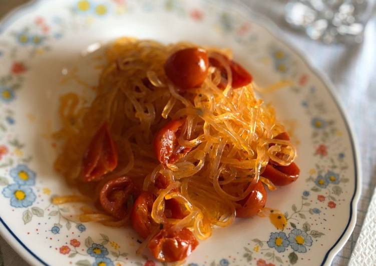 Spaghetti di konjac con pomodorini e peperoncino
