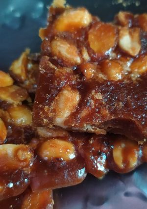 ড্রাই ফ্রুটস চিক্কি(dry fruits chikki recipe in Bengali) রেসিপির প্রধান ছবি