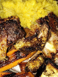 Una foto de Asado de cerdo al horno con puré de batatas