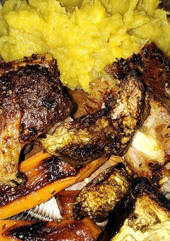 Una foto de Asado de cerdo al horno con puré de batatas