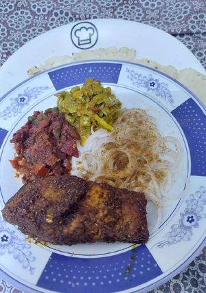 A picture of Lunch platter Fried fish Tomato chutney.