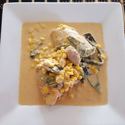 Pollo con rajas de poblano y elotes, en salsa de crema Receta de   Cookpad