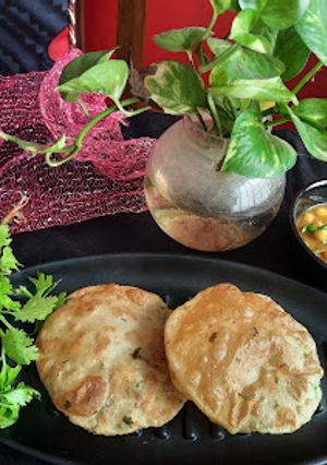 A picture of Banana puri.