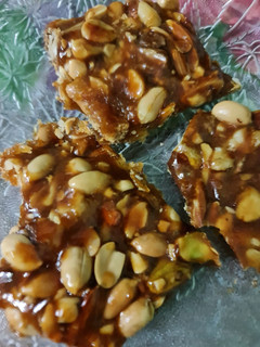 A picture of Mixed nuts chikki.