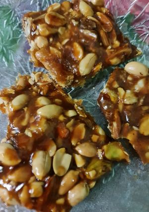 A picture of Mixed nuts chikki.